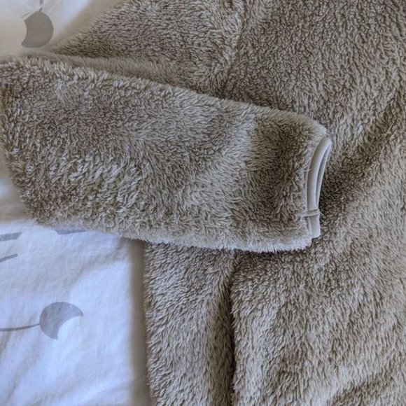 Uniqlo Fluffy Yarn Fleece - Picture 2 of 5